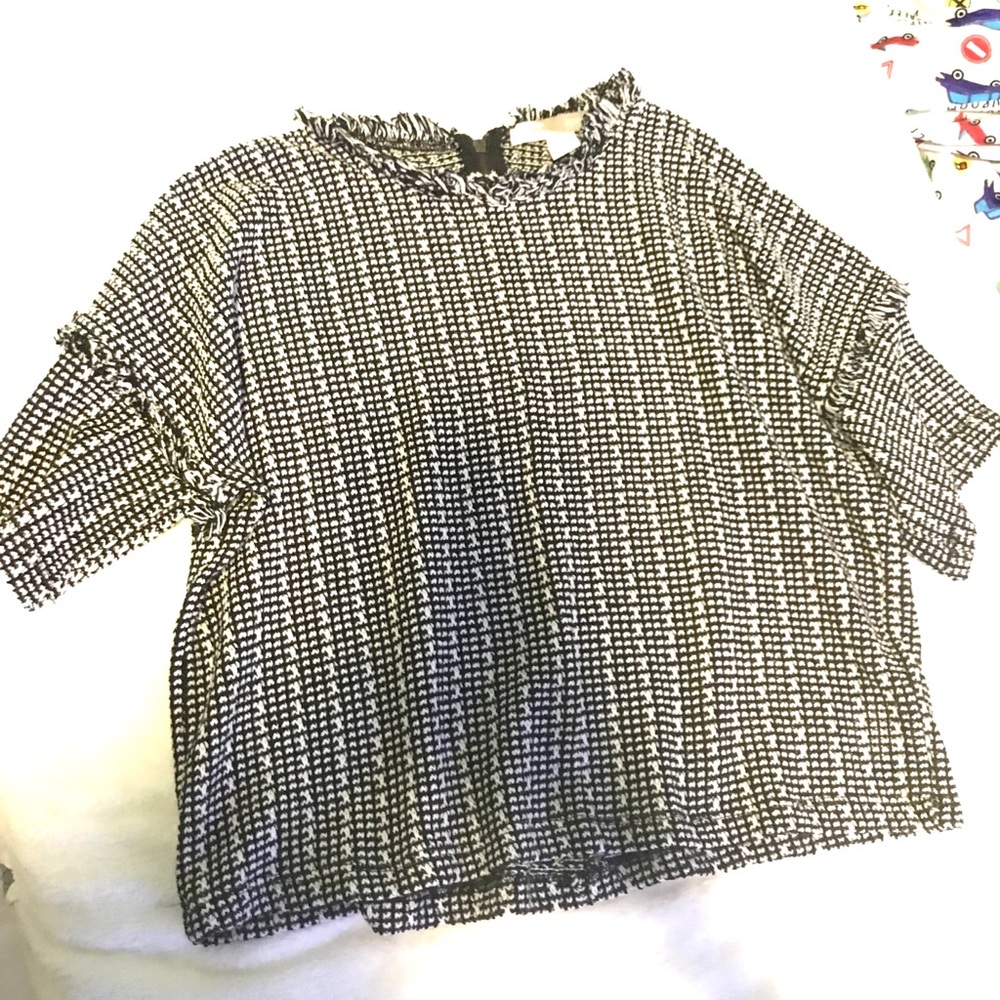 Forever 21 Woman knitted style top